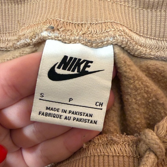 Nike Sportswear Phoenix Fleece
Women's High-Waisted Oversized Sweatpants - Picture 3 of 4